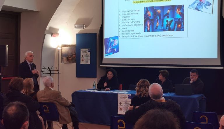 Fibromialgia, la “Malattia Invisibile”: A Lamezia Terme Esperti e Istituzioni a Confronto per Tracciare la Rotta tra Diagnosi, Terapie e Tutele