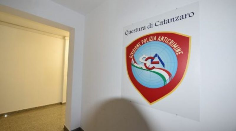 Lamezia Terme: Ubriaco e violento, minaccia i Carabinieri. Il Questore emette “Daspo Willy”