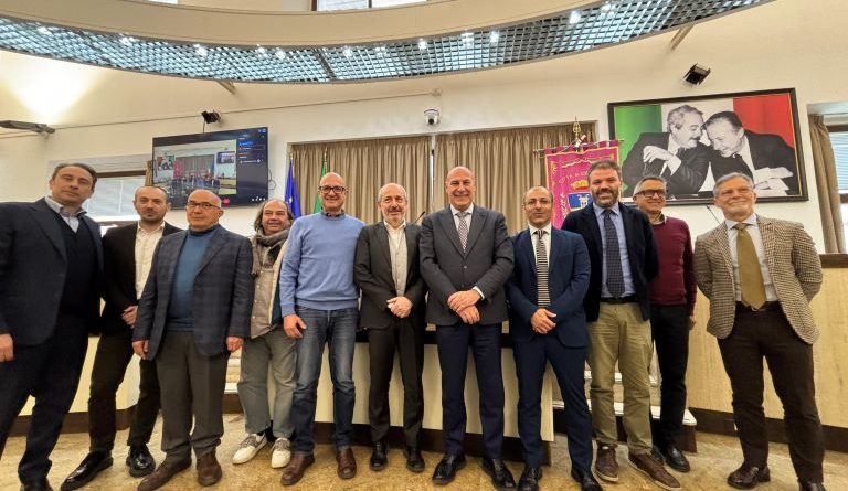 VIDEO Crotone, la Piscina Olimpionica rinasce: siglata la gestione per nove anni con la Federazione Italiana Nuoto