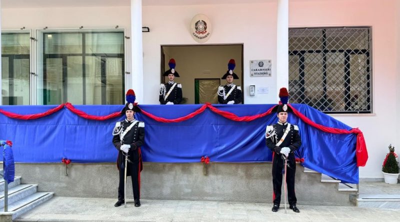 Scilla, lo Stato rafforza la sua presenza: inaugurata la nuova caserma dei Carabinieri, intitolata agli eroi Fava e Garofalo Scilla, lo Stato rafforza la sua presenza: inaugurata la nuova caserma dei Carabinieri, intitolata agli eroi Fava e Garofalo