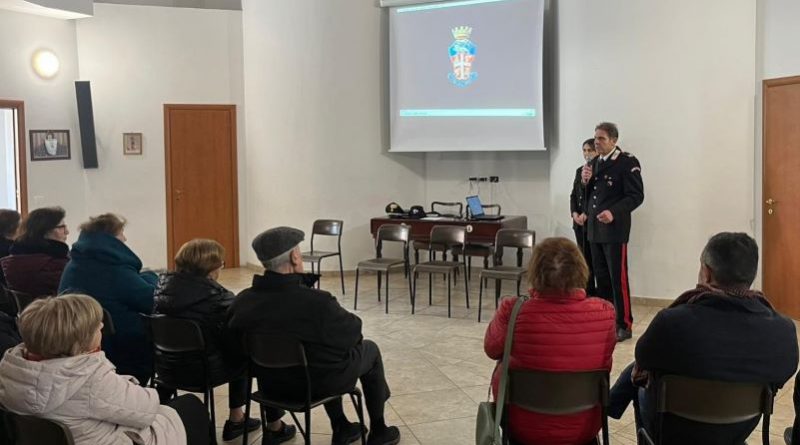 Campo Calabro: i Carabinieri incontrano i cittadini per svelare i trucchi dei raggiri Campo Calabro: i Carabinieri incontrano i cittadini per svelare i trucchi dei raggiri
