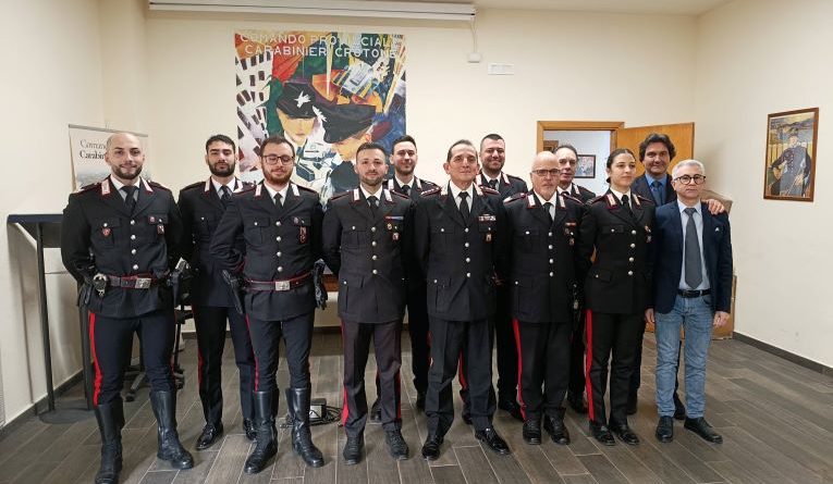 Crotone, consegnati i gradi da Brigadiere e Maresciallo ordinario: riconoscimento all’impegno e alla professionalità dei militari