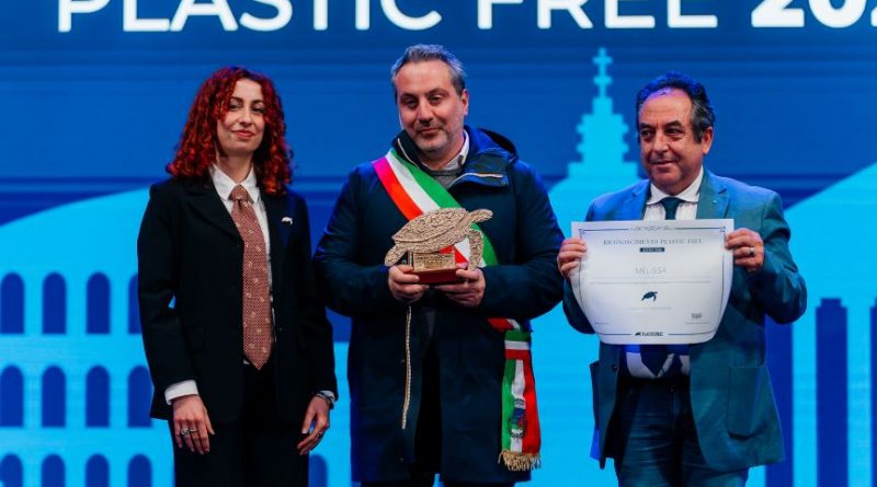 VIDEO – Sette Comuni calabresi premiati a Roma con il riconoscimento “Comune Plastic Free”