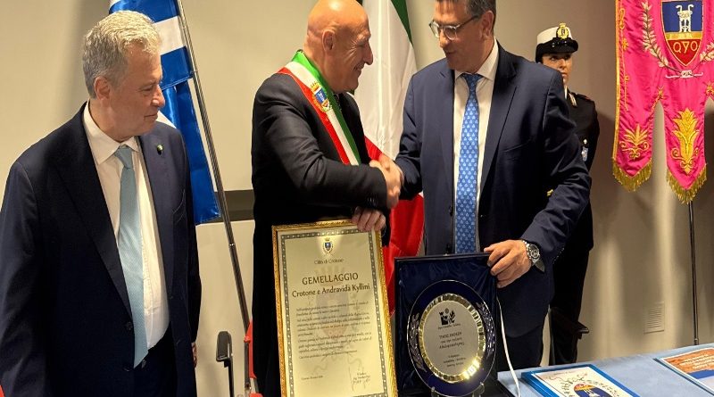 Crotone e Andravida-Kyllini: un ponte sul Mediterraneo nel segno della Magna Grecia Crotone e Andravida-Kyllini: un ponte sul Mediterraneo nel segno della Magna Grecia