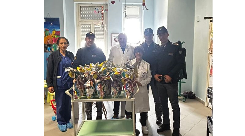 La Polizia di Stato dona uova di Pasqua ai piccoli pazienti dell’Ospedale “Pugliese-Ciaccio” di Catanzaro