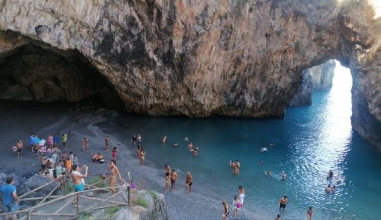 San Nicola Arcella entra nell’Olimpo dei Borghi più Belli d’Italia – Si Apre la Scena Globale per la Perla del Tirreno