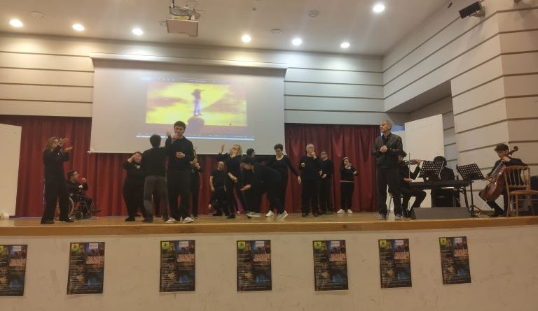 Al Liceo Telesio di Cosenza il Teatro Diventa Cura: “Ragazzi Interrotti” Rompe il Silenzio sul Disagio Giovanile