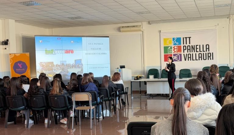 Reggio Calabria, i Carabinieri in cattedra al “Panella-Vallauri” contro la droga