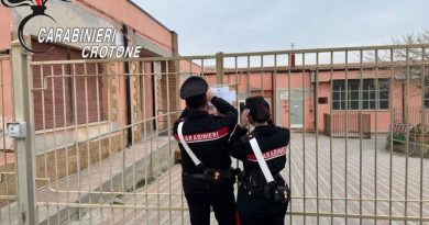 Inchiesta sulla sicurezza della scuola “Wojtyla”: Sindaco e due funzionari indagati a Isola Capo Rizzuto