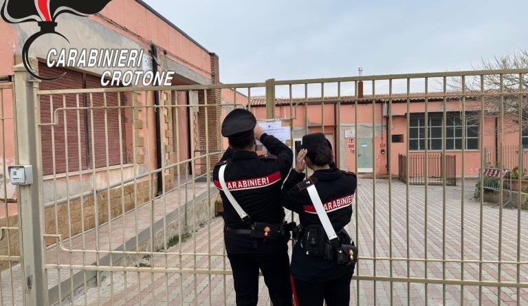 Inchiesta sulla sicurezza della scuola “Wojtyla”: Sindaco e due funzionari indagati a Isola Capo Rizzuto