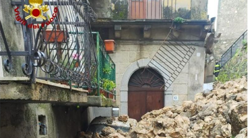 Maltempo in Calabria: Frana a Stilo, Allagamenti ed Evacuazioni nel Cosentino