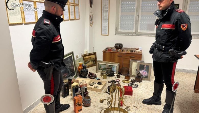 Cirò Marina, sorpreso a rubare in casa: tradito da un vicino e arrestato dai Carabinieri