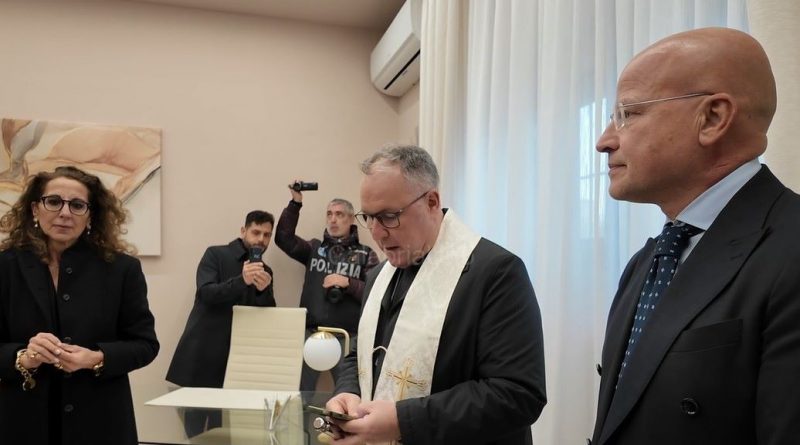 VIDEO – Crotone: la Polizia di Stato inaugura la “stanza tutta per sé”