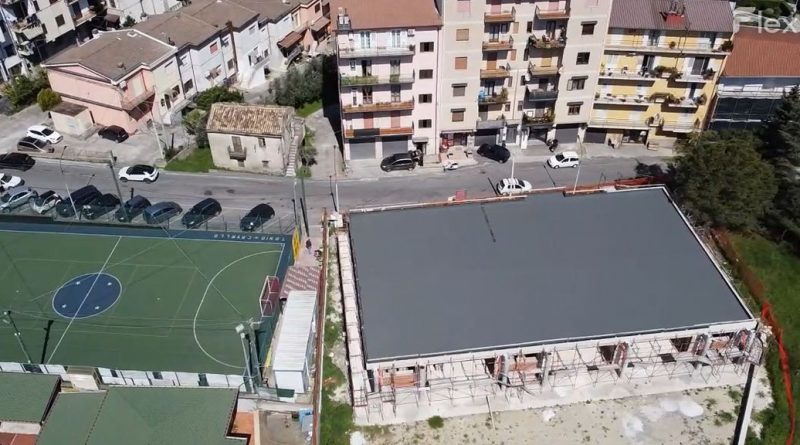 Petilia. Pnrr, scuola dell’infanzia “Rodari”: il cantiere smentisce i profeti di sventura. «I fondi non erano persi, oggi sono mura, aule e futuro per i nostri bambini»