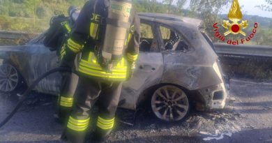 Tragedia sfiorata nel vibonese: Audi Q5 in fiamme, salvi i tre occupanti