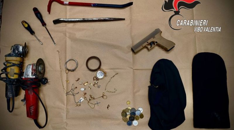 Briatico (VV), fermati due soggetti per ricettazione e altro