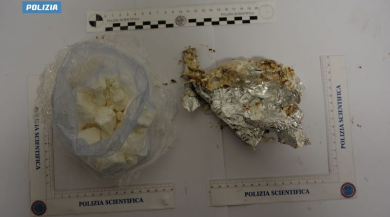 Dolce con sorpresa: Pizzo, nasconde la cocaina nei profitterol, arrestato
