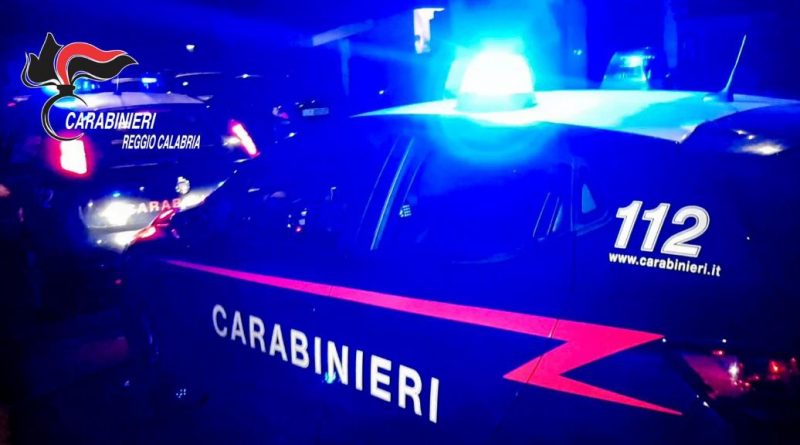 Terrore tra le mura domestiche: accoltella la moglie, arrestato