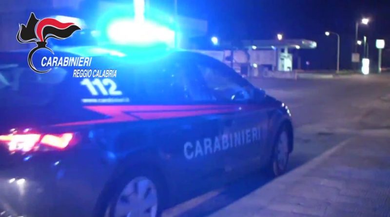 VIDEO – “Se gli dai una coltellata diventa virale”: sgominata a Gioia Tauro la baby-gang del terrore
