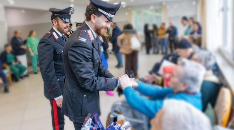 Carabinieri in visita alla RSA di Oppido Mamertina: un uovo di pasqua per rompere la solitudine