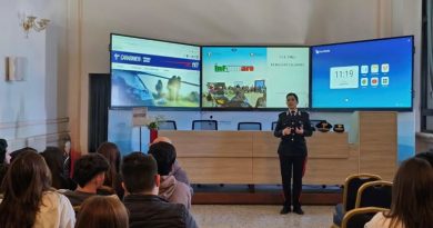 A lezione di legalità con “Manco”, il cane antidroga che conquista gli studenti di Reggio Calabria