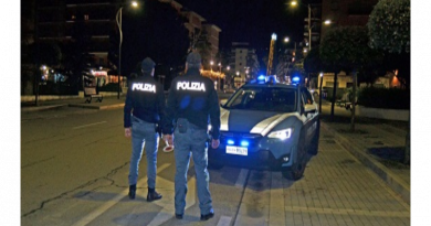 Ruba in un circolo e nasconde i soldi nelle scarpe: arrestato 24enne