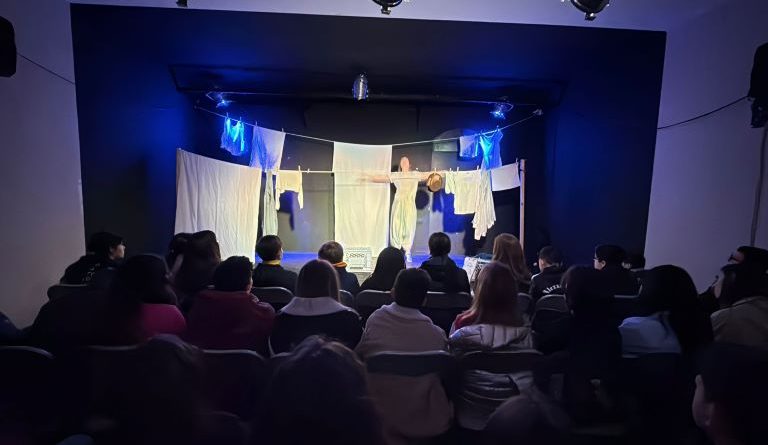 Teatro e giovani, un dialogo che cresce: “La Matassa” porta in scena libertà e responsabilità