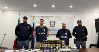 Crotone: Controlli sui “cannabis shop”, la Polizia sequestra oltre 450 gr di cannabis light