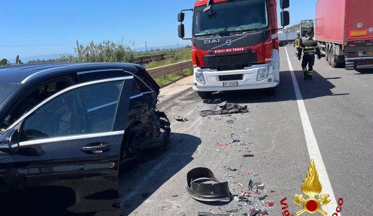 Tragedia sulla Statale 106: Scontro a Isola Capo Rizzuto, un Morto e Tre Feriti