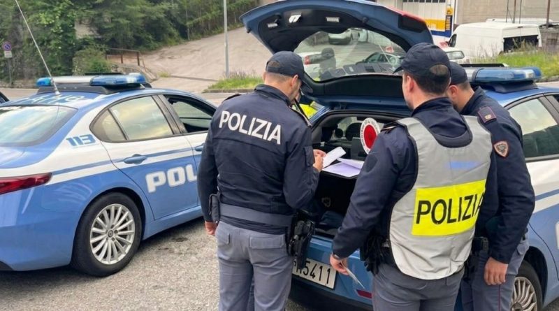 Crotone: Maxi-operazione della Polizia di Stato, controlli a tappeto a Cirò e nel Capoluogo. Un arresto.