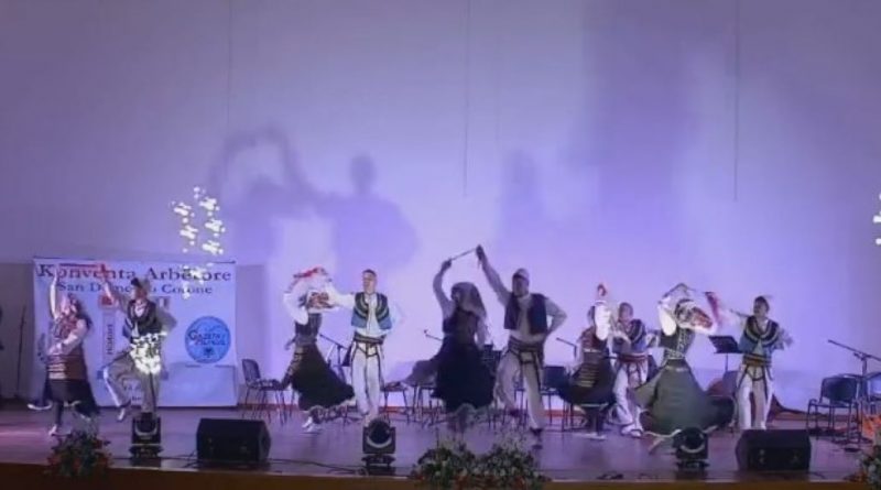 San Demetrio Corone, si alza il sipario sul Teatro degli Arbëreshë: un sogno lungo 40 anni diventa realtà