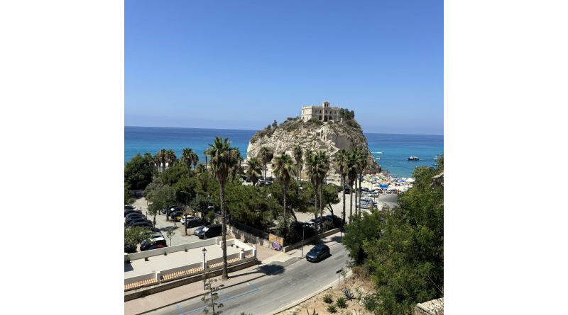 Sparatoria nel cuore di Tropea: imprenditore ferito a colpi di pistola dopo una lite