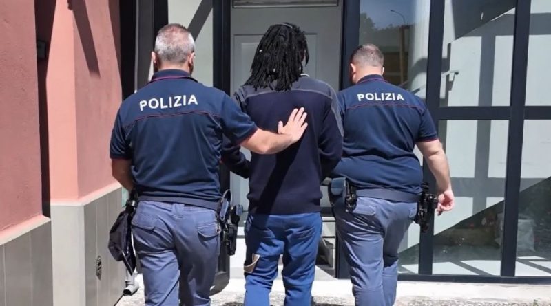 VIDEO – Catanzaro, straniero molesto allontanato: il Questore dispone il trattenimento al CPR