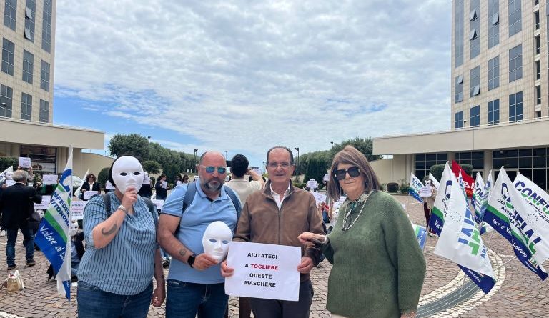 Konecta, 74 Lavoratori a Rischio. La protesta a Catanzaro: “Non Siamo Fantasmi”