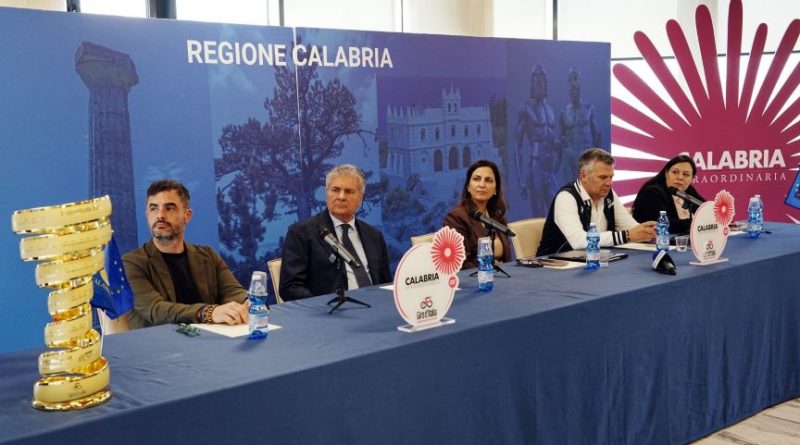 La Calabria si tinge di Rosa: Ufficializzata la “Grande Ripartenza” del Giro d’Italia e il via al Giro Next Gen 2026