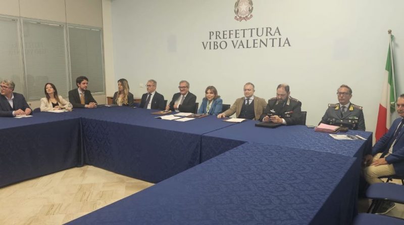 Giro di vite su appalti e imprese a Vibo: siglato in Prefettura il patto per la legalità con 34 Comuni