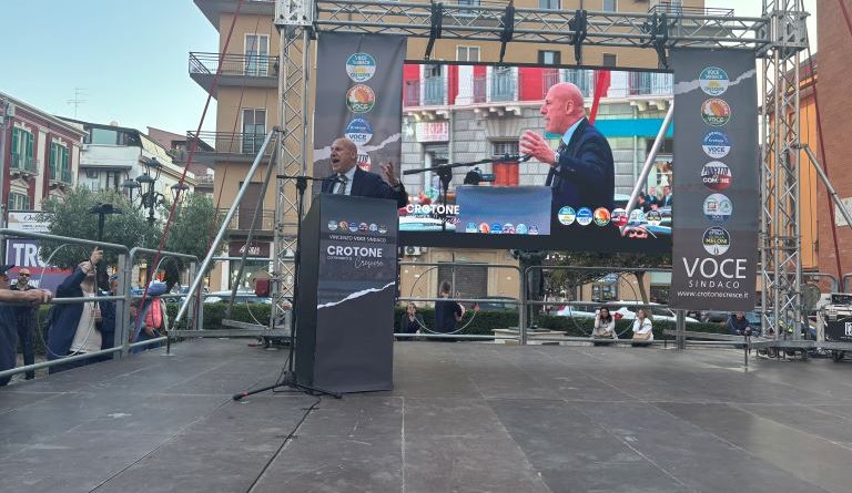VIDEO – Crotone al voto: Voce vede la riconferma, ma l’incognita ballottaggio tiene la città con il fiato sospeso