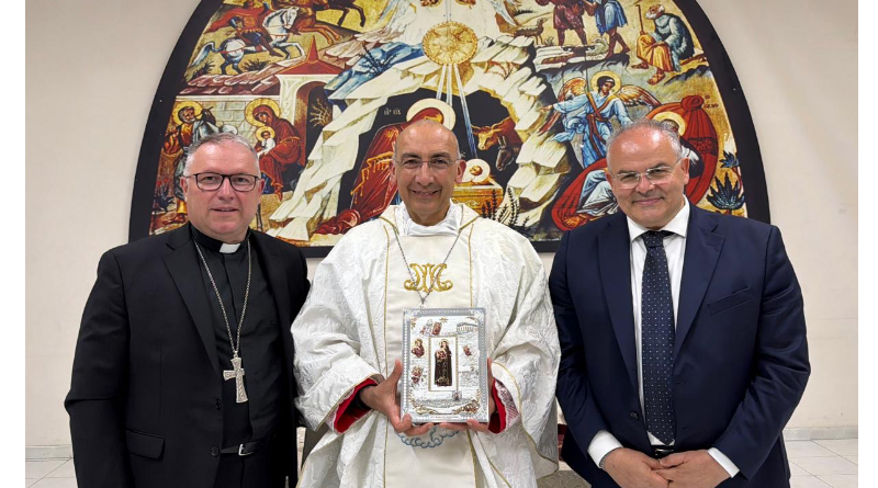 Crotone, Fede e Arte si Incontrano: al Cardinale Reina il Bassorilievo di Michele Affidato per la Madonna di Capo Colonna