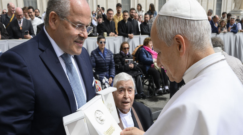 Fede e arte si incontrano: la medaglia di Cassiodoro realizzata da Michele Affidato in dono a Papa Leone