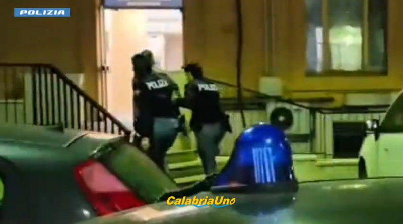 VIDEO – Maxi-operazione della Polizia: 1335 arresti e mezza tonnellata di droga sequestrata. Nel mirino spaccio e armi.