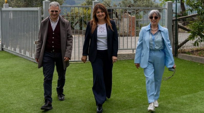 VIDEO – CasaPaese, il borgo che cura la demenza: “Un modello da replicare in tutta la Calabria”