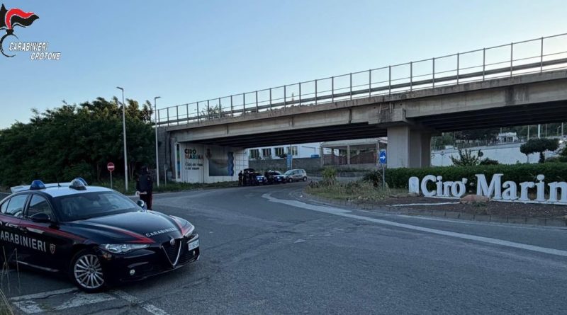 Cirò Marina, controlli a tappeto dei Carabinieri: eseguito un arresto nel corso dell’operazione. Strade passate al setaccio.