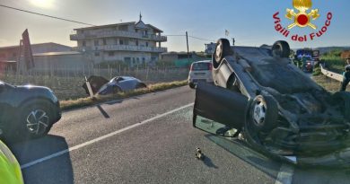 Incidente sulla Statale 106: scontro tra due auto a Strongoli, un ferito