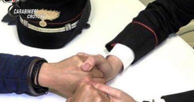 Crotone – contrasto alle truffe in danno di anziani: denunciato un uomo. Recuperati denaro contante e monili in oro sottratti alla vittima.