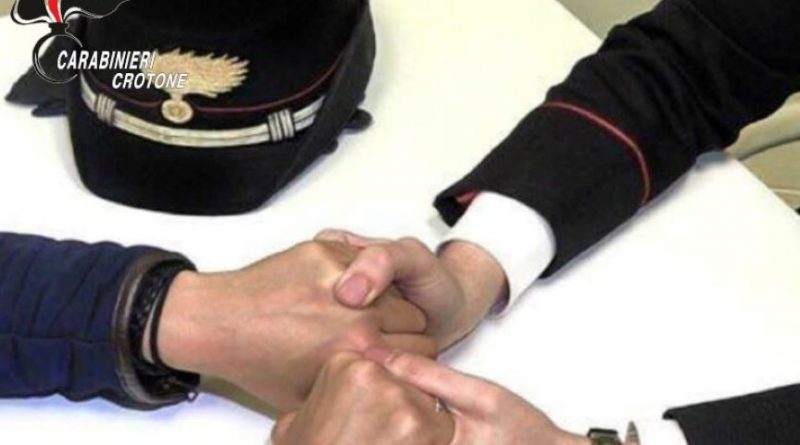 Crotone – contrasto alle truffe in danno di anziani: denunciato un uomo. Recuperati denaro contante e monili in oro sottratti alla vittima.