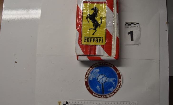 Fermato con oltre un chilo di cocaina in auto: in manette un catanzarese