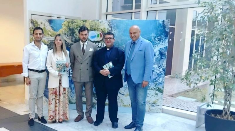 “Orientarsi nel presente”: a Catanzaro il saggio di Ferraro che unisce diritto, storia e società