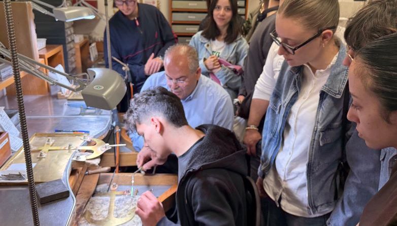 Realizzata l’ Ancora Trinitaria dagli studenti del Liceo Artistico di S. Giovanni in Fiore insieme al Maestro Michele Affidato
