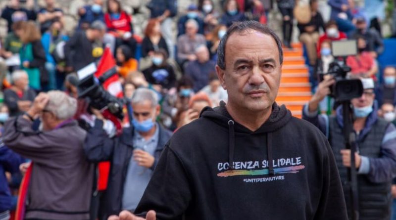 RIACE – Sospeso il sindaco Mimmo Lucano, la Prefettura applica la legge Severino