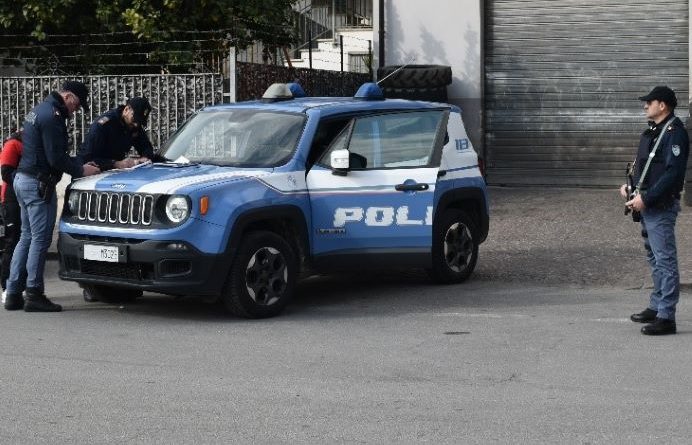 Crotone e Isola Capo Rizzuto setacciate: maxi operazione della Polizia, sequestrata una sala giochi illegale